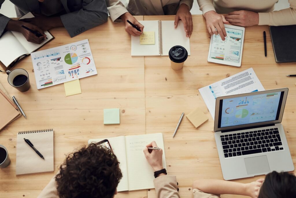 pexels-fauxels-3183186 best financial advisors giving consultation in 2025