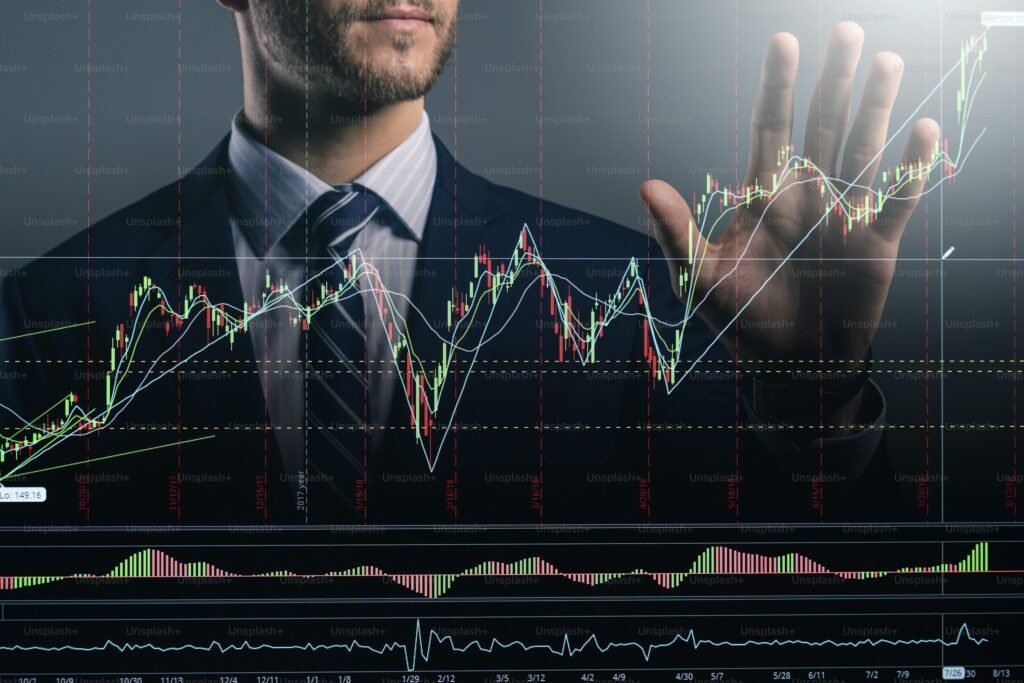 premium_photo-1664476845274-27c2dabdd7f0 Tech-powered robo-advisors supporting investment strategies for new investors 2025